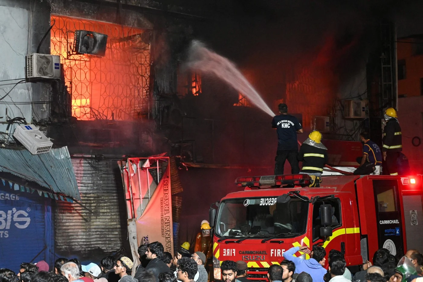 Massive Fire in Karachi Claims Six Lives