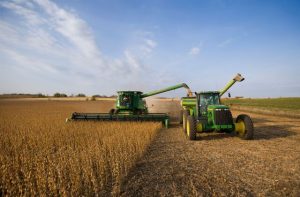 US farmers working in fields amid rising challenges