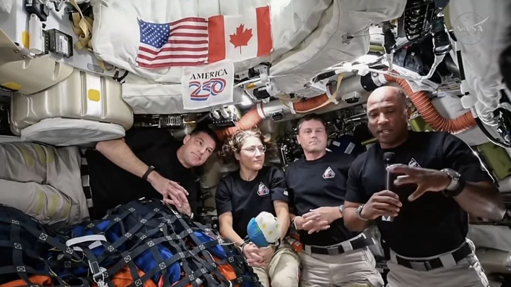 NASA Artemis II lunar mission crew returning to Earth after Moon flyby in Orion spacecraft