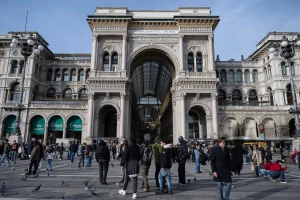 Italy population 2026 migration impact – pedestrians at Duomo square Milan