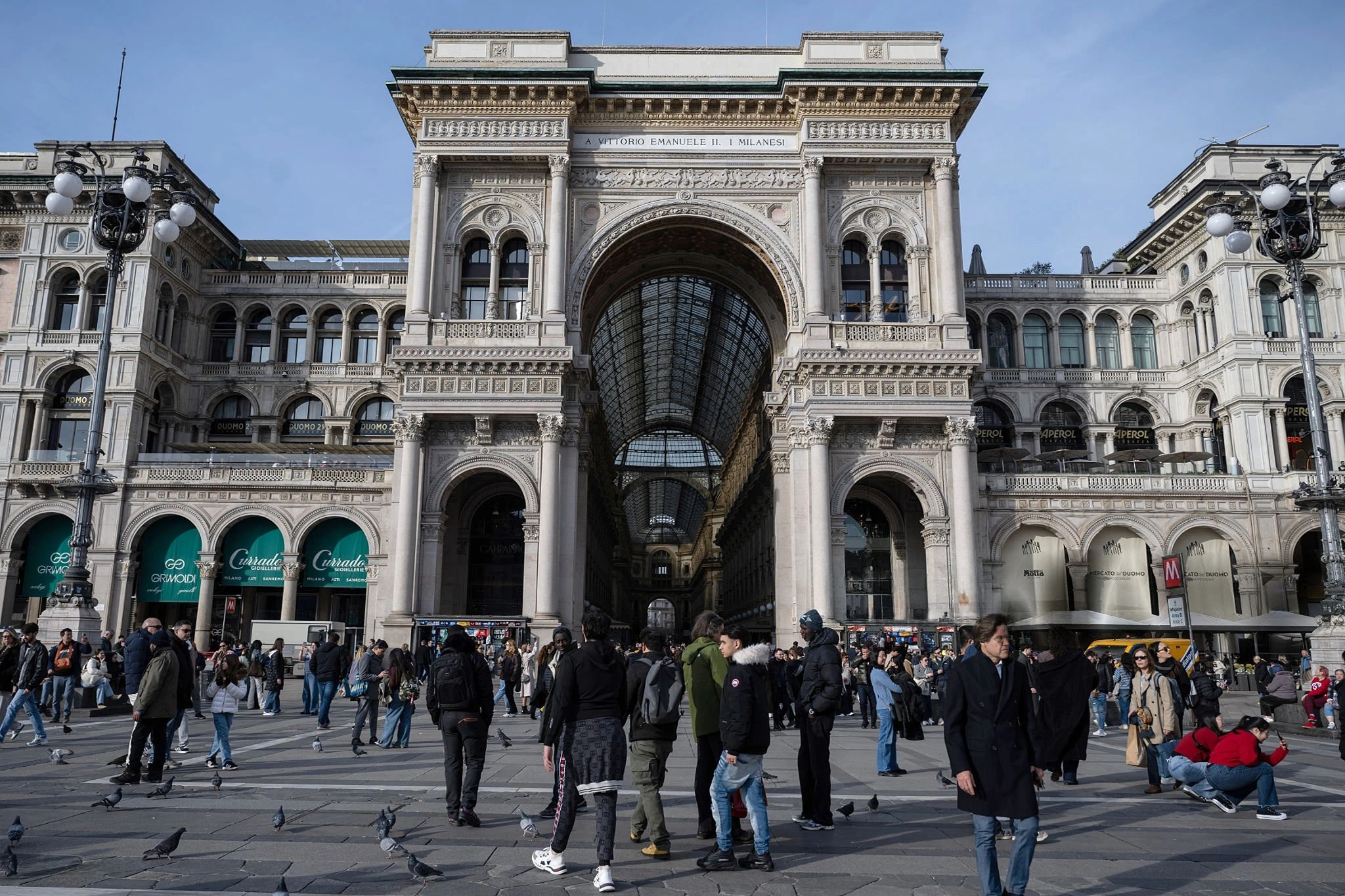 Italy population 2026 migration impact – pedestrians at Duomo square Milan