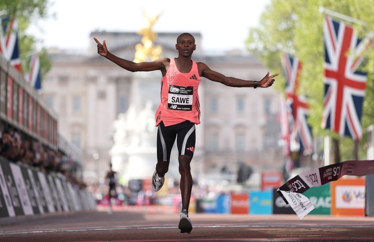 Sabastian Sawe winning 2026 TCS London Marathon with world record time